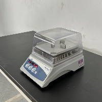 VWR Incubating Microplate Shaker image 1